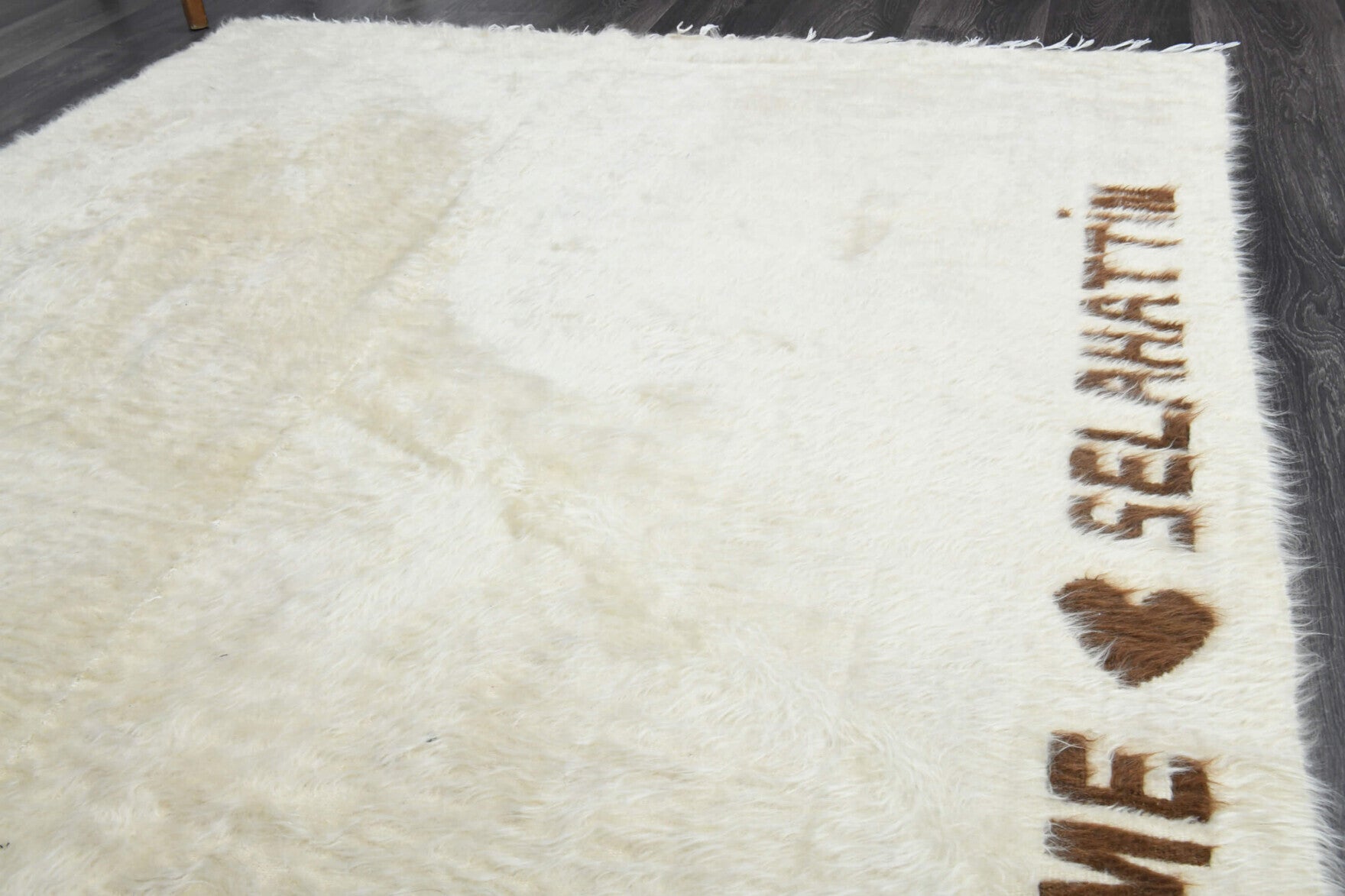 Simgepare Lovers kilim: 1960s handwoven flatweave Anatolian kilim with oriental motifs