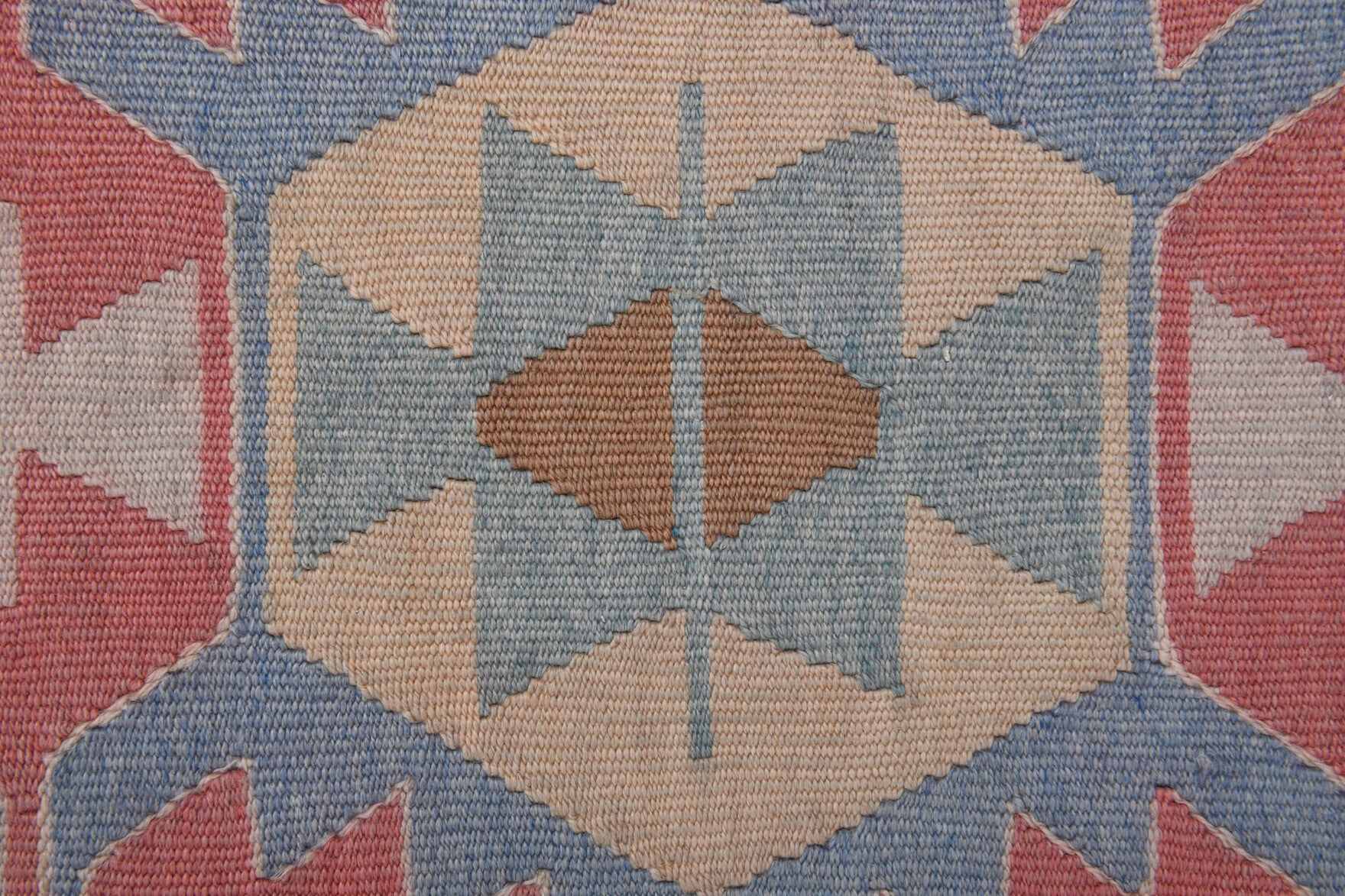 Authentic Anatolian vintage kilim rug (1960s) with traditional design – one-of-a-kind at Fame Rugs