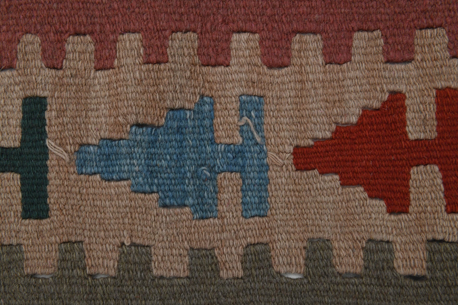 Authentic Anatolian vintage kilim rug (1960s) with traditional design – one-of-a-kind at Fame Rugs