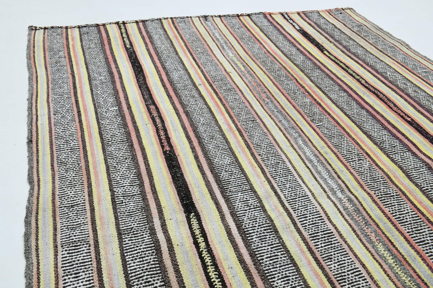 143x221 cm vintage Anatolian kilim rug – Porphyrorhoe, flatweave, wool