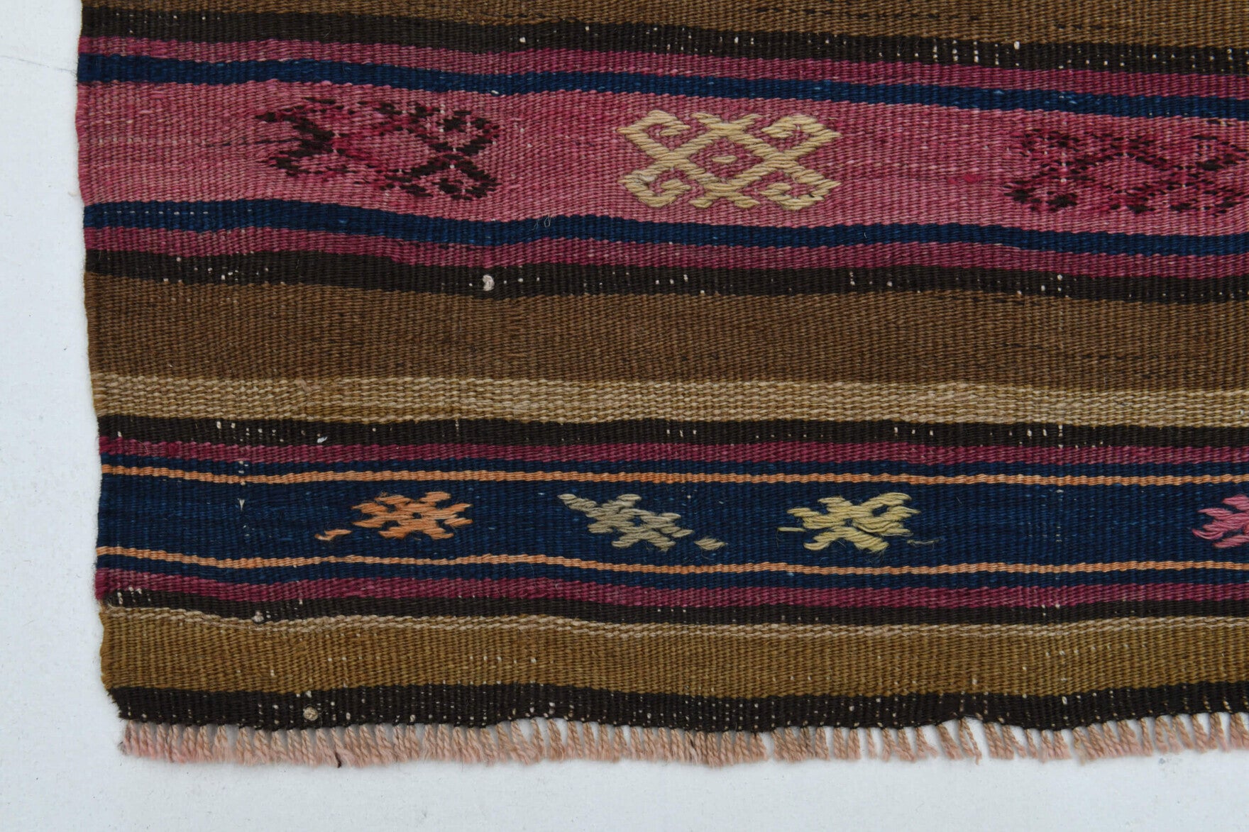 One-of-a-kind 1960s Anatolian vintage kilim rug in wool, 5'6" x 7'6"