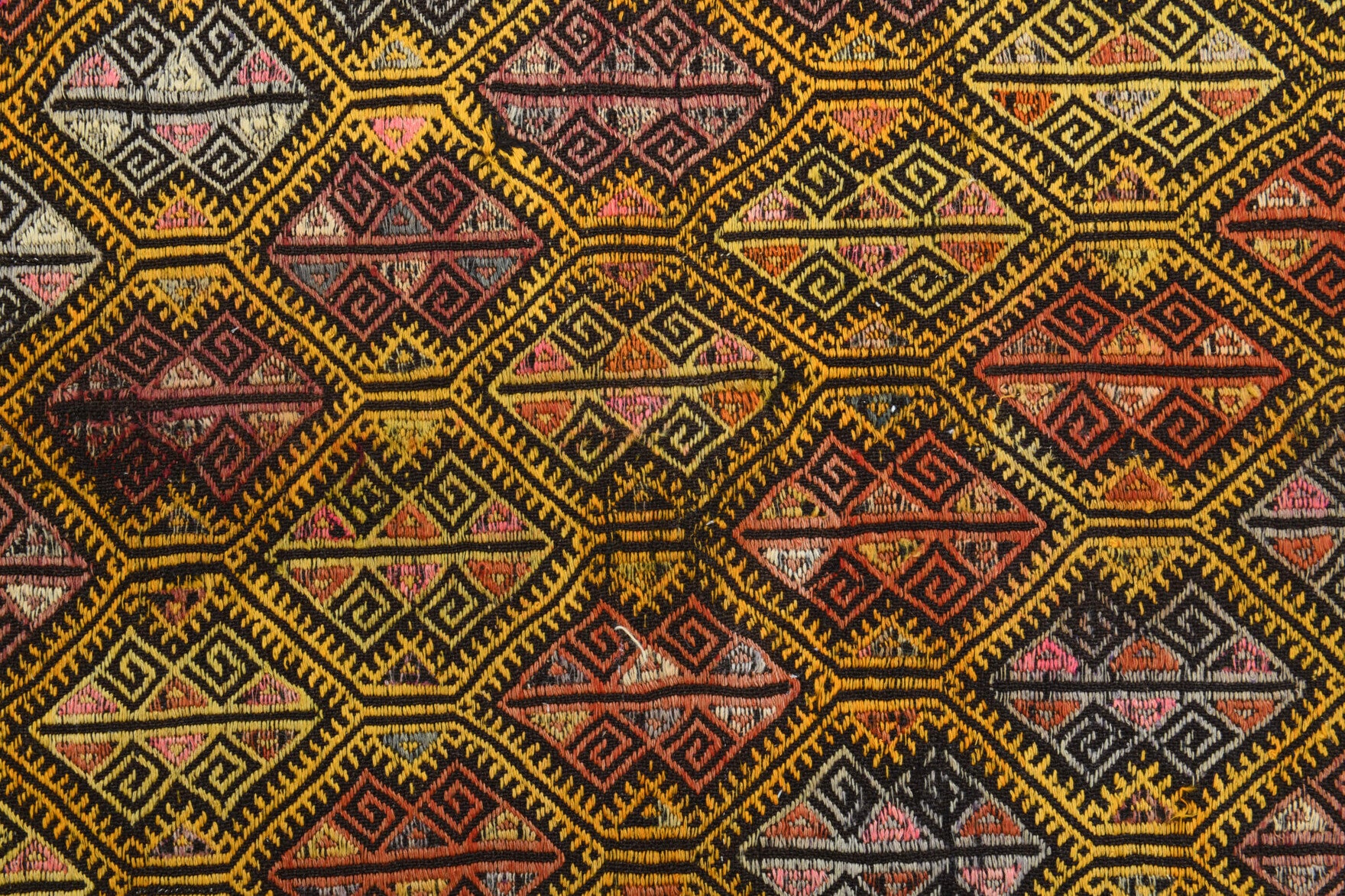 Authentic Anatolian vintage kilim rug (1960s) with geometric design – one-of-a-kind at Fame Rugs