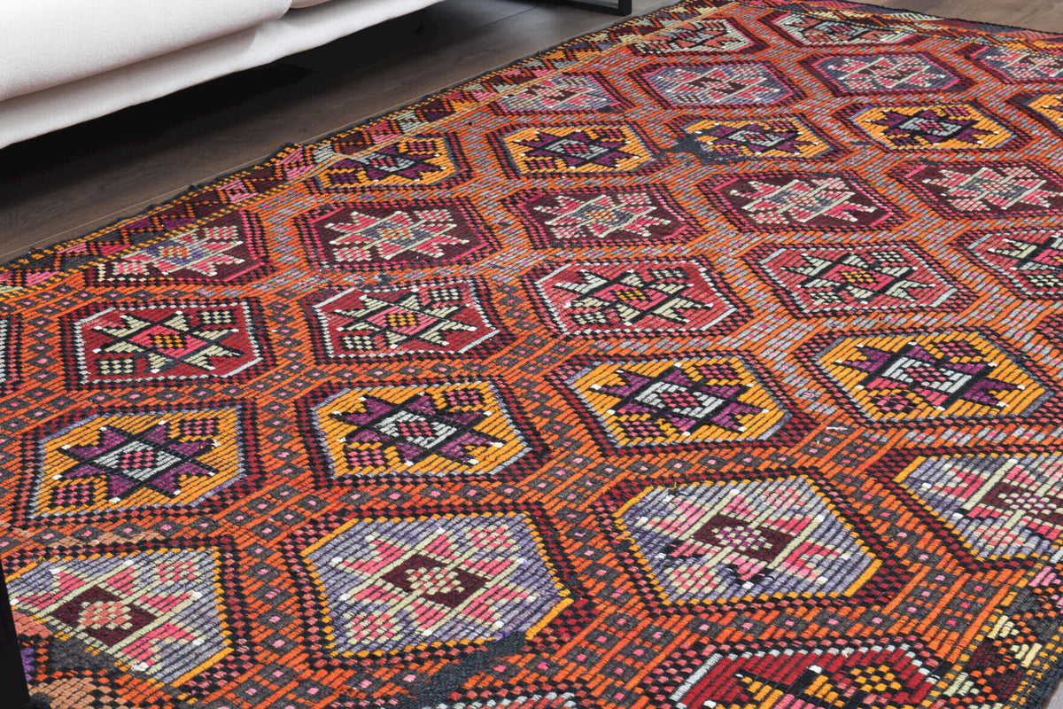 Zerrinter kilim: 1960s handwoven flatweave Anatolian kilim with geometric motifs