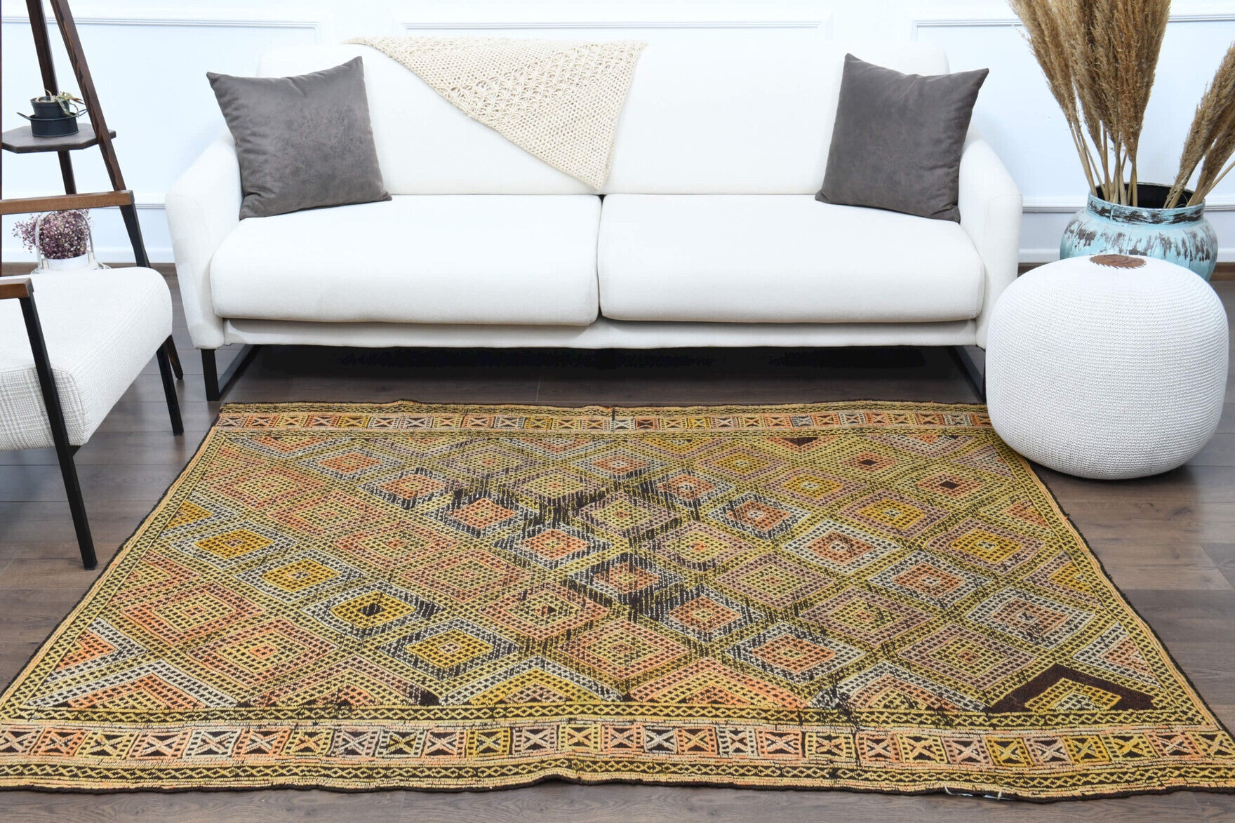 Authentic Anatolian vintage kilim rug (1960s) with geometric design – one-of-a-kind at Fame Rugs