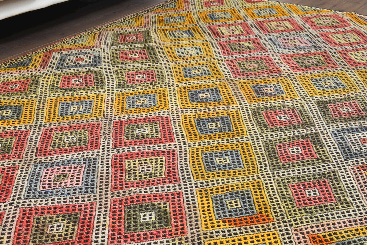 Handwoven flatweave wool kilim from Anatolia, Turkey – Handmade Vintage Area Rug 5'2" x 6'7"