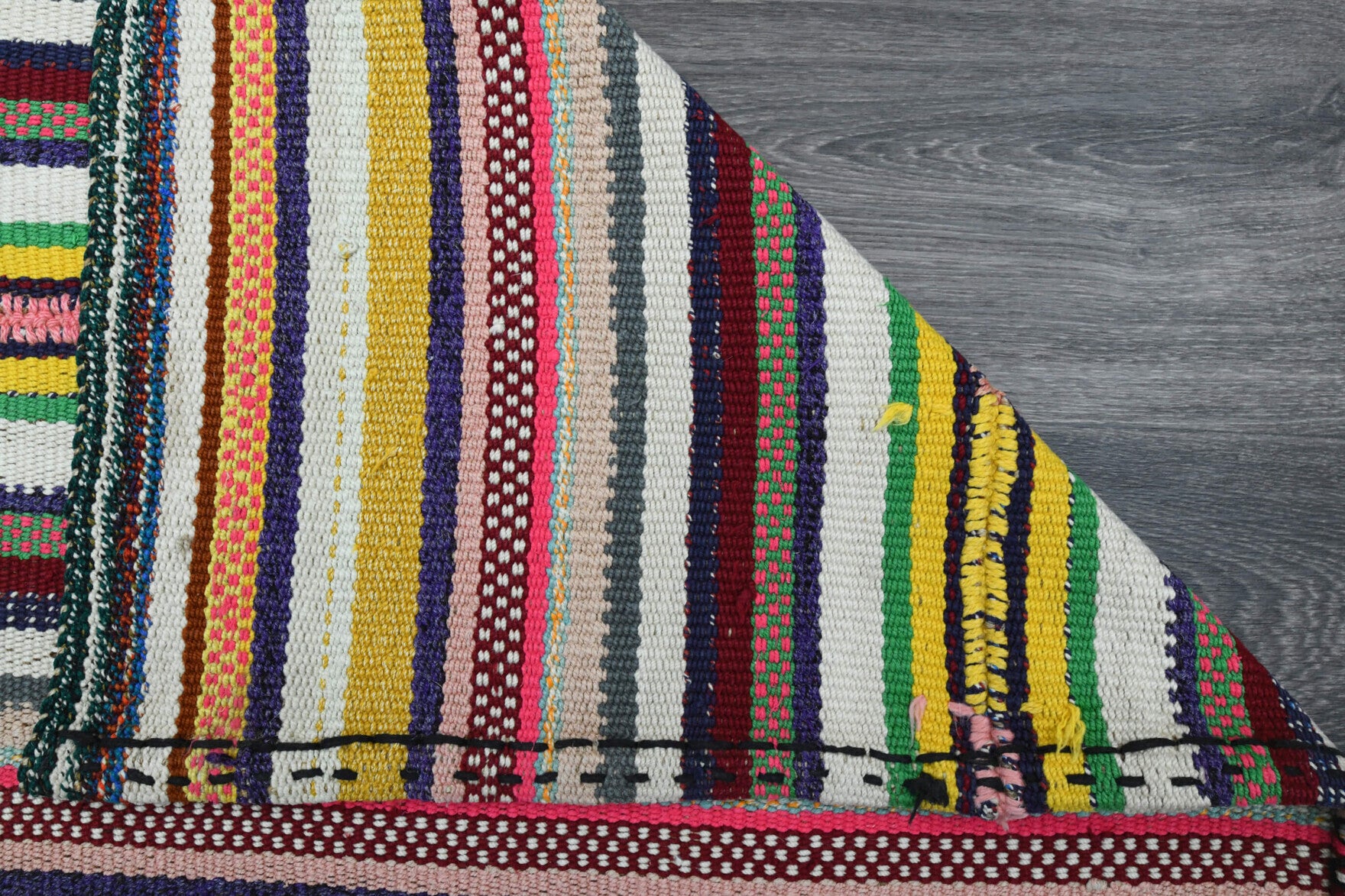 Meltemperi – vintage striped kilim for living room or bedroom, 4'11" x 6'9" (150x207 cm)