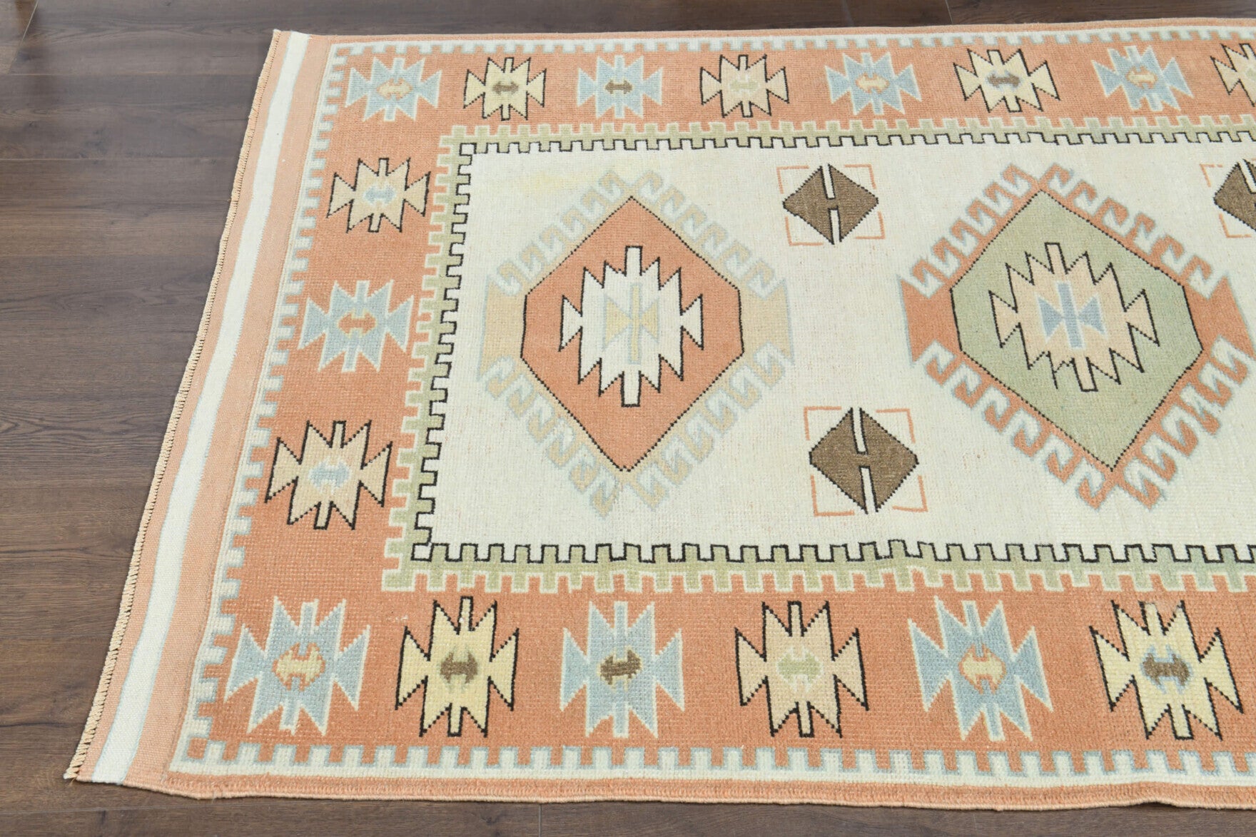 Authentic Anatolian vintage area rug (1970s) with oriental design – one-of-a-kind at Fame Rugs