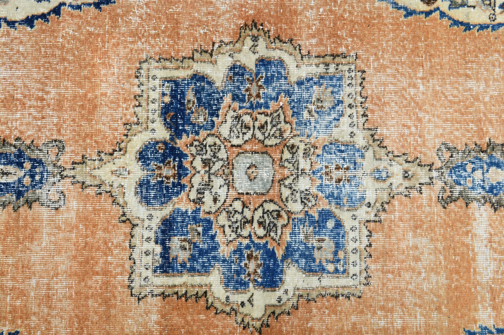 Pervakusa – vintage oriental rug for living room or bedroom, 4'11" x 7'9" (150x237 cm)