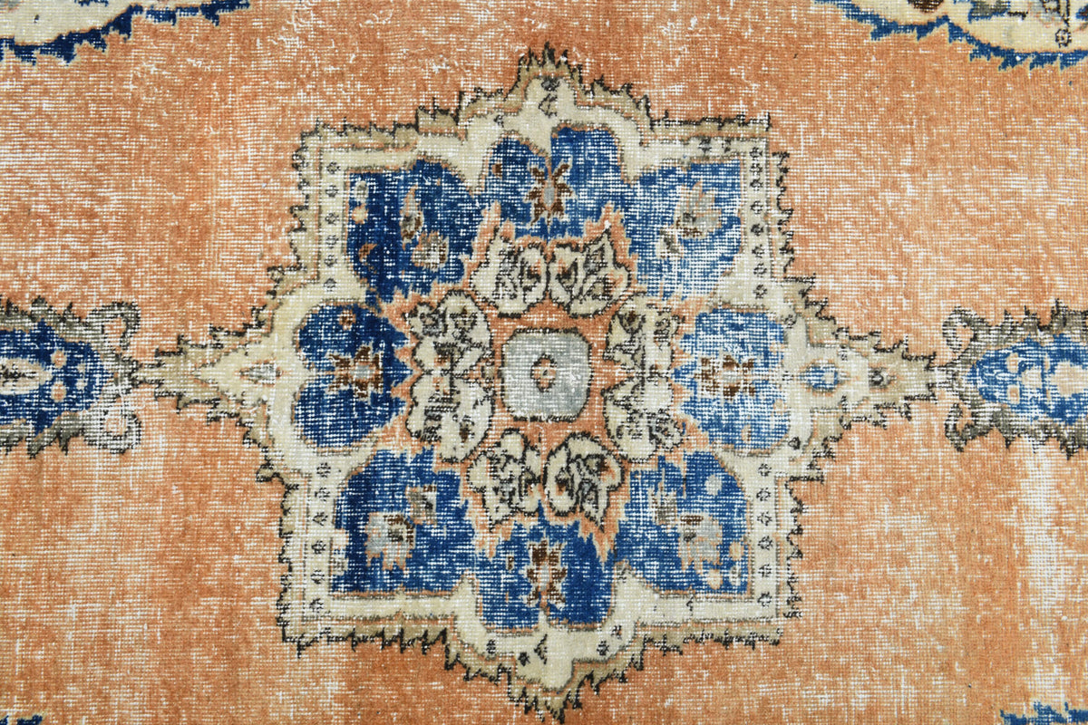 Pervakusa – vintage oriental rug for living room or bedroom, 4'11" x 7'9" (150x237 cm)