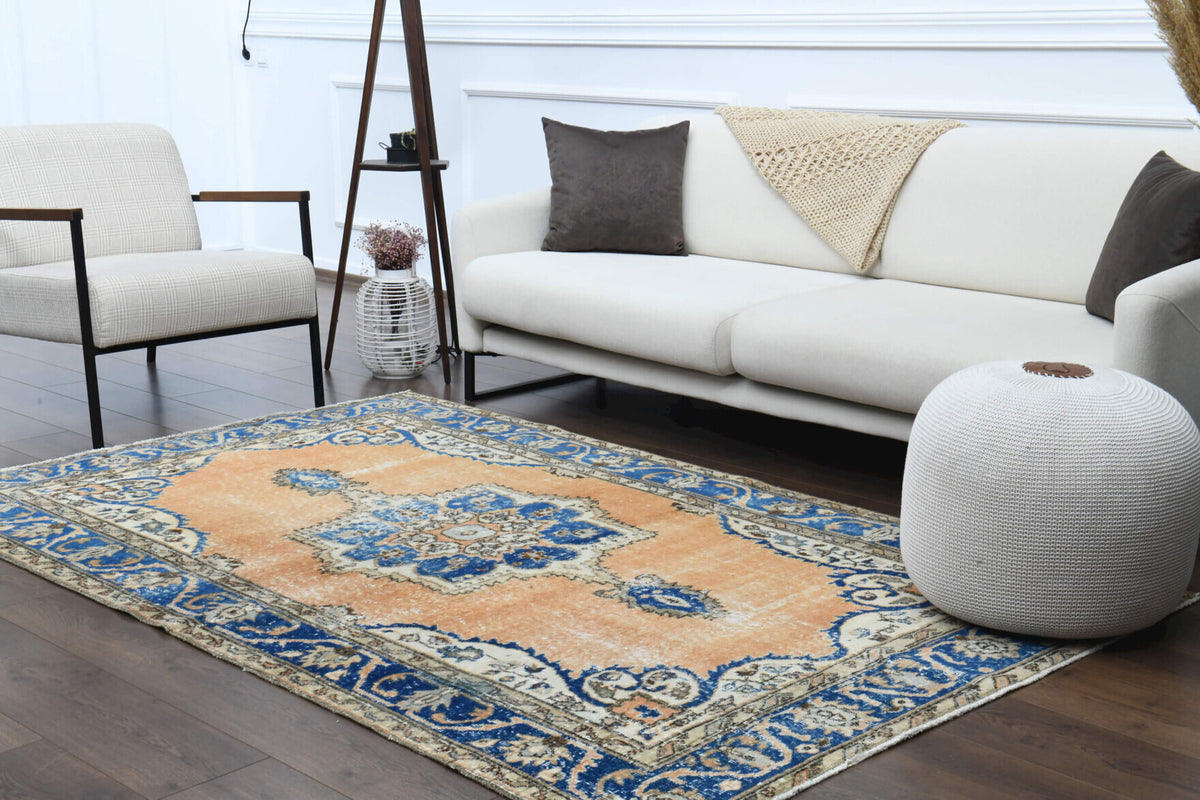 Hand-crafted Anatolian vintage rug Pervakusa in wool, 1970s