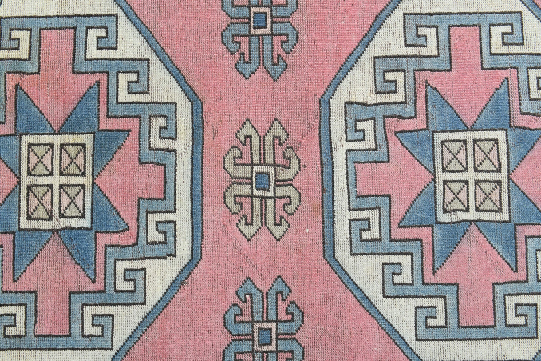 Suzanperver – vintage geometric rug for living room or bedroom, 5'5" x 8'6" (166x260 cm)