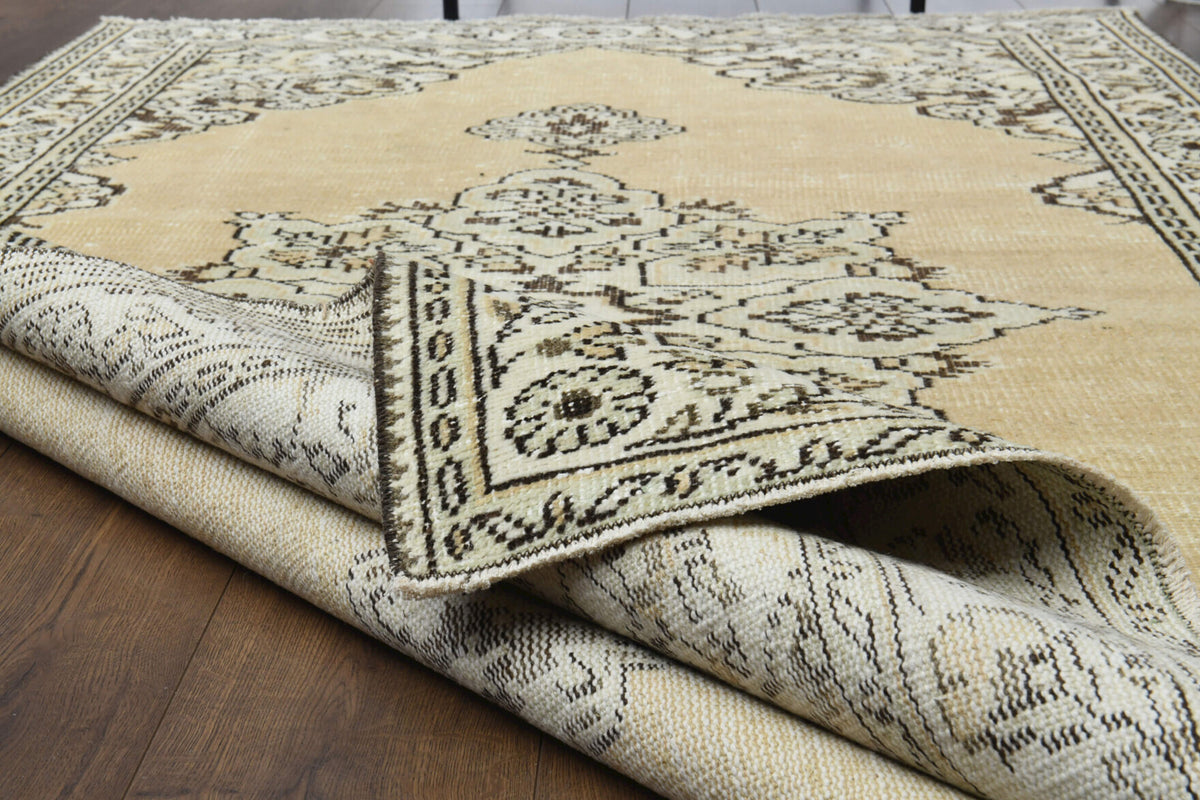 Serindeniz rug: 1970s handmade Anatolian rug with oriental motifs and cotton backing