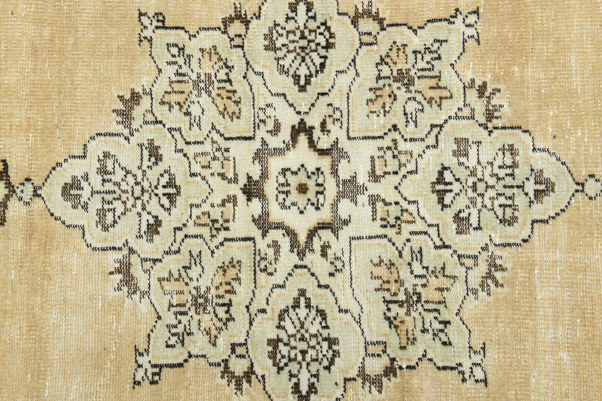 Serindeniz – vintage oriental rug for living room or bedroom, 5'2" x 8'5" (158x257 cm)
