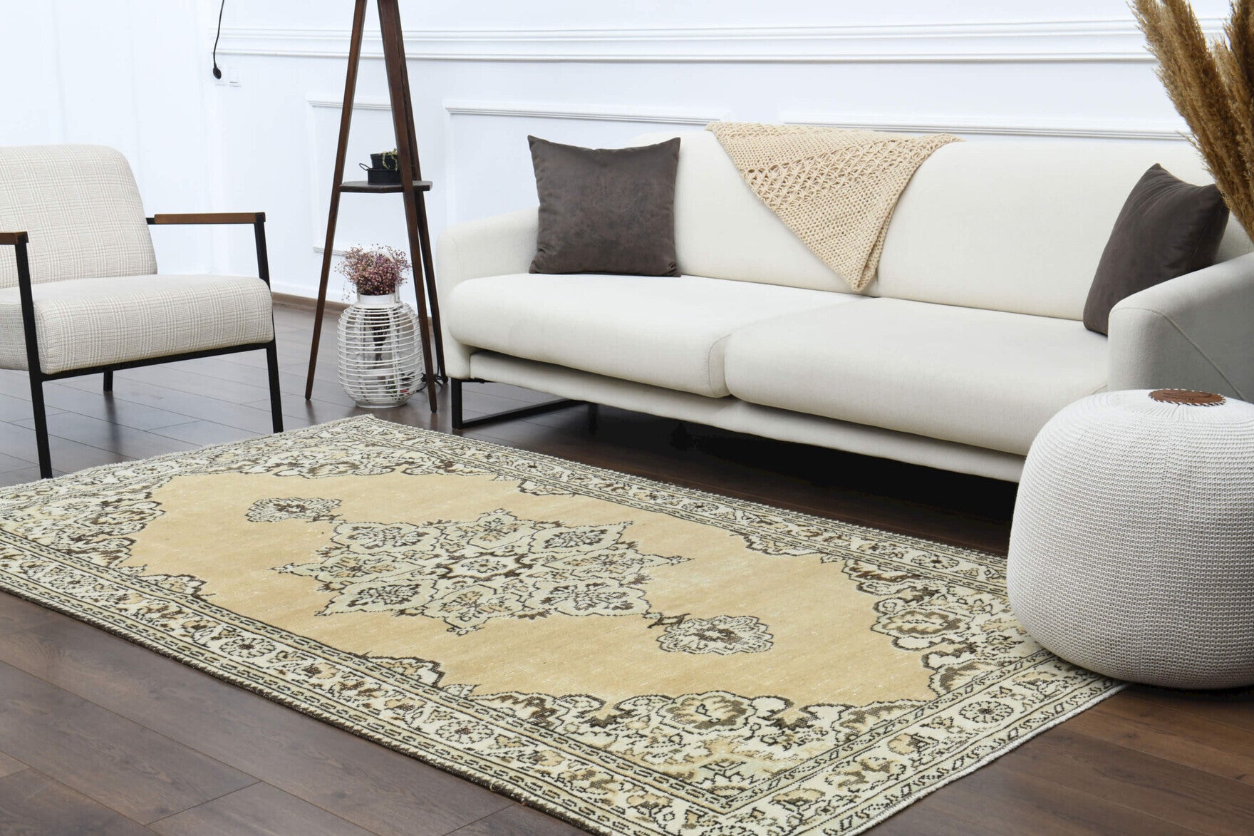 Handmade Vintage Area Anatolian Rug in wool – 1970s piece from Anatolia, Turkey | Fame Rugs