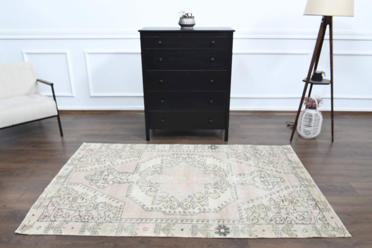 Authentic Anatolian vintage area rug (1970s) with oriental design – one-of-a-kind at Fame Rugs