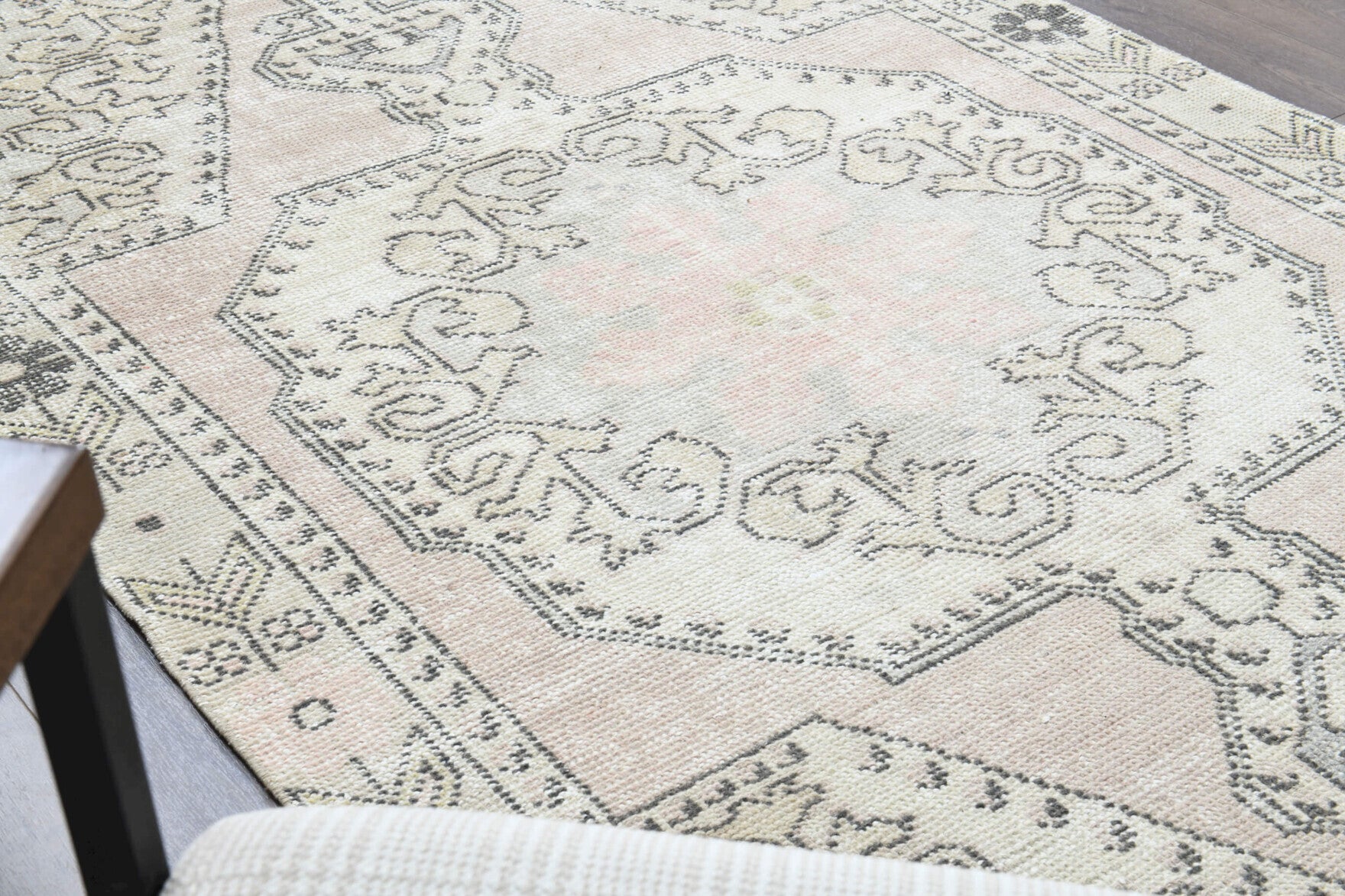 Semaruh – vintage oriental rug for living room or bedroom, 4'3" x 6'11" (130x211 cm)