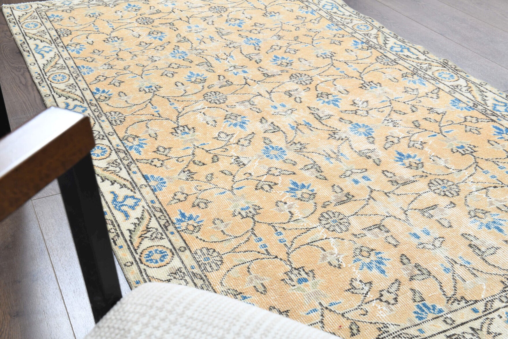 Zeynepsultan – vintage floral rug for living room or bedroom, 3'8" x 6'3" (111x191 cm)