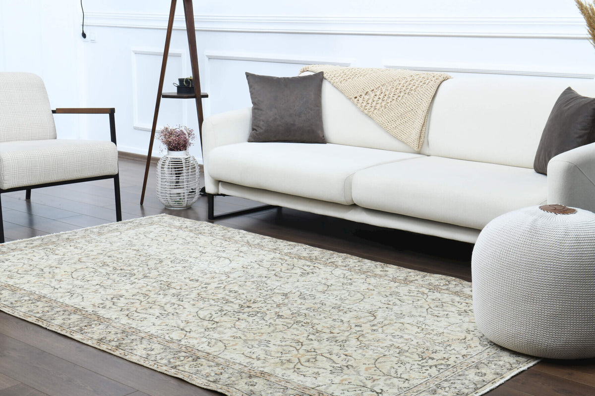 Authentic Anatolian vintage area rug (1970s) with floral design – one-of-a-kind at Fame Rugs