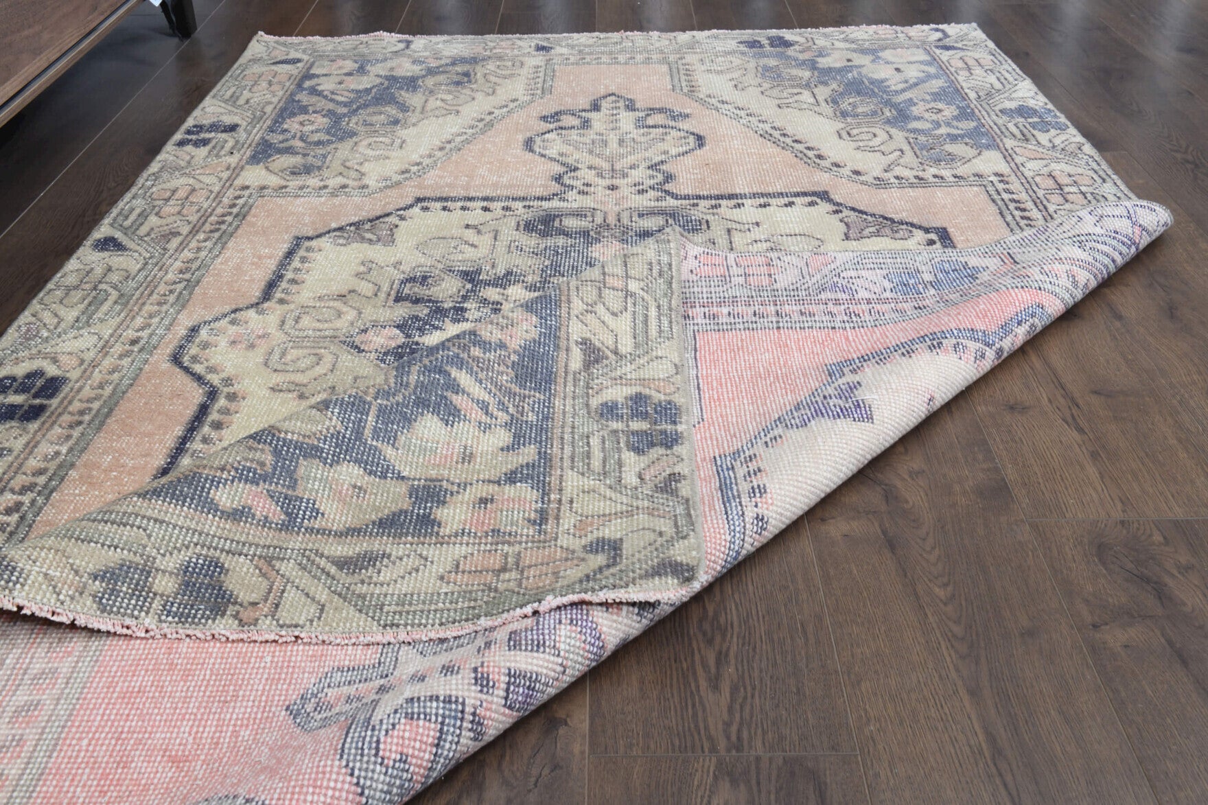 137x220 cm vintage Anatolian area rug – Zeyneperi, low pile, wool