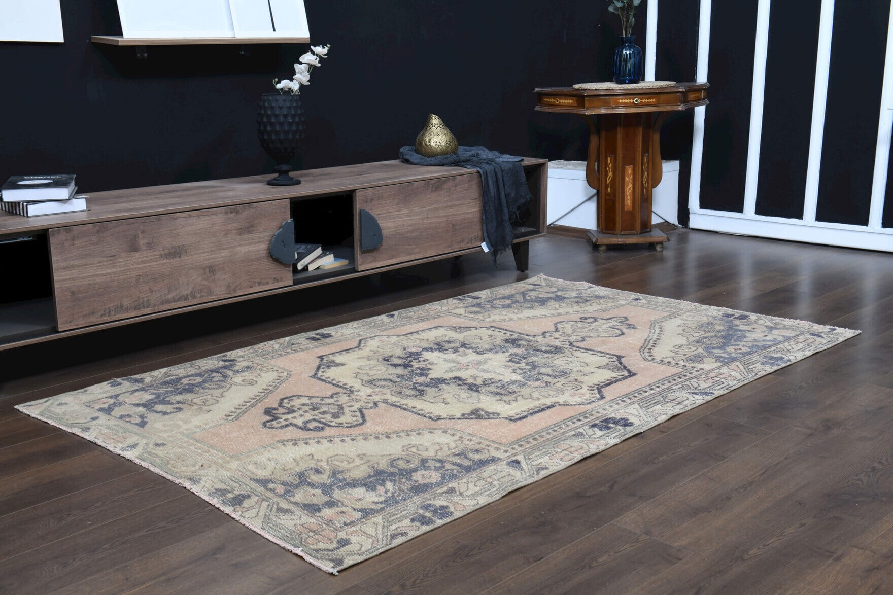 Authentic Anatolian vintage area rug (1970s) with oriental design – one-of-a-kind at Fame Rugs
