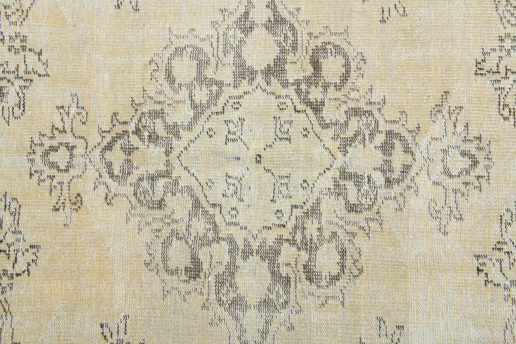 Sosiphaessa – vintage oriental rug for living room or bedroom, 7'1" x 9'6" (215x290 cm)