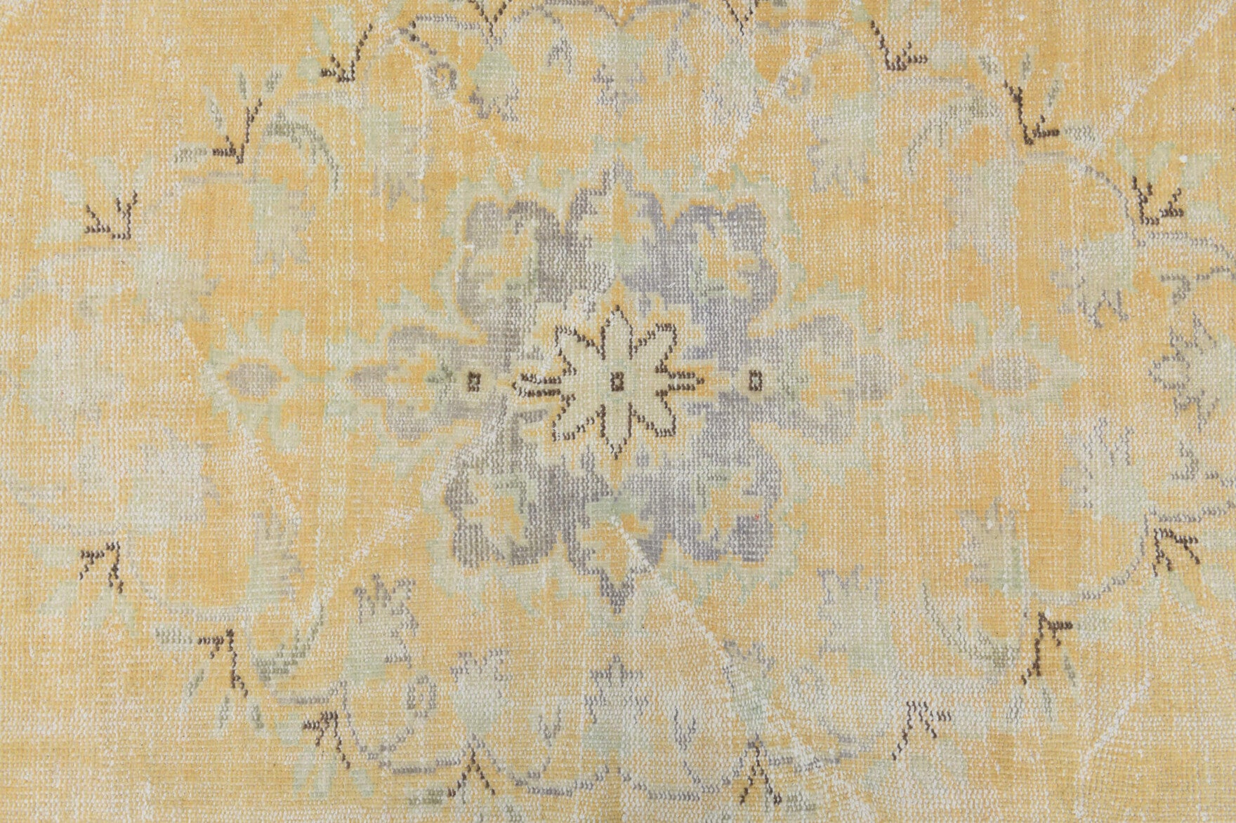 Authentic Anatolian vintage area rug (1960s) with oriental design – one-of-a-kind at Fame Rugs