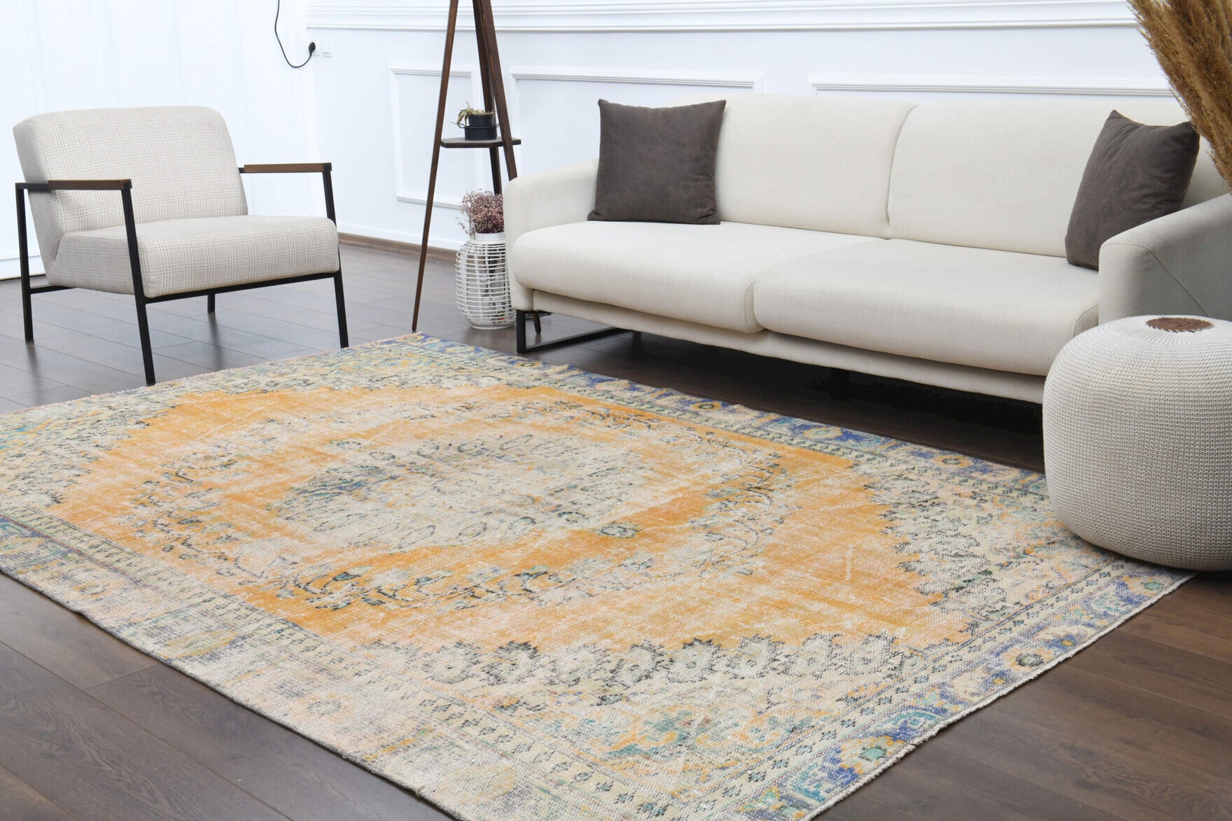Glaucorhoda – vintage oriental rug for living room or bedroom, 6'3" x 9'4" (191x285 cm)