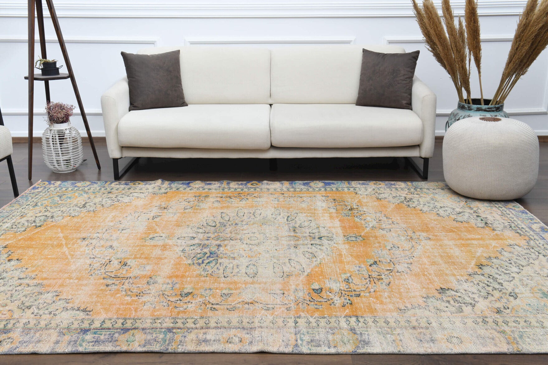 Hand-crafted Anatolian vintage rug Glaucorhoda in wool, 1970s