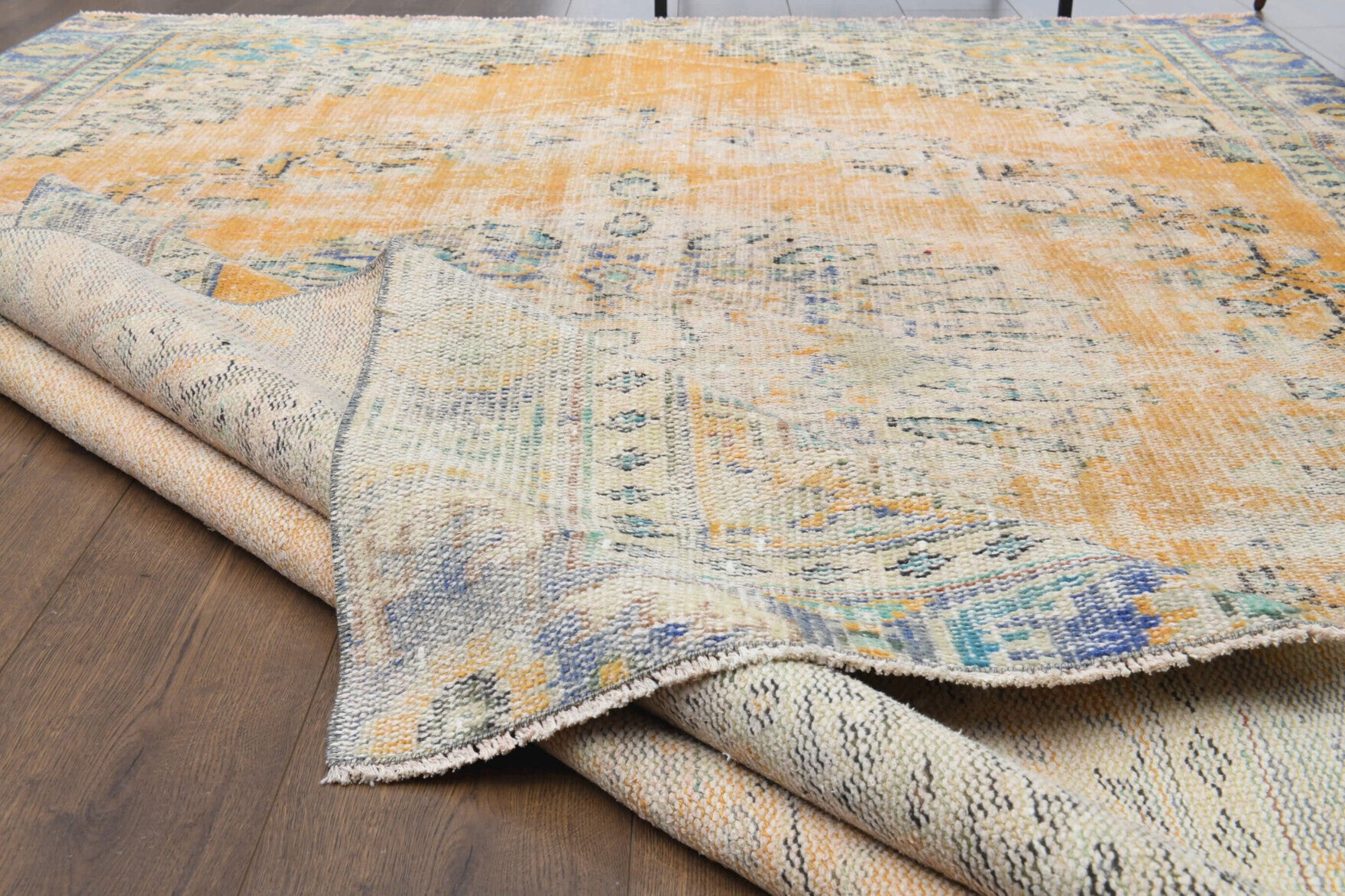 Mid-20th Century Area Anatolian Handwoven Wool Rug in wool – 1970s piece from Anatolia, Turkey | Fame Rugs