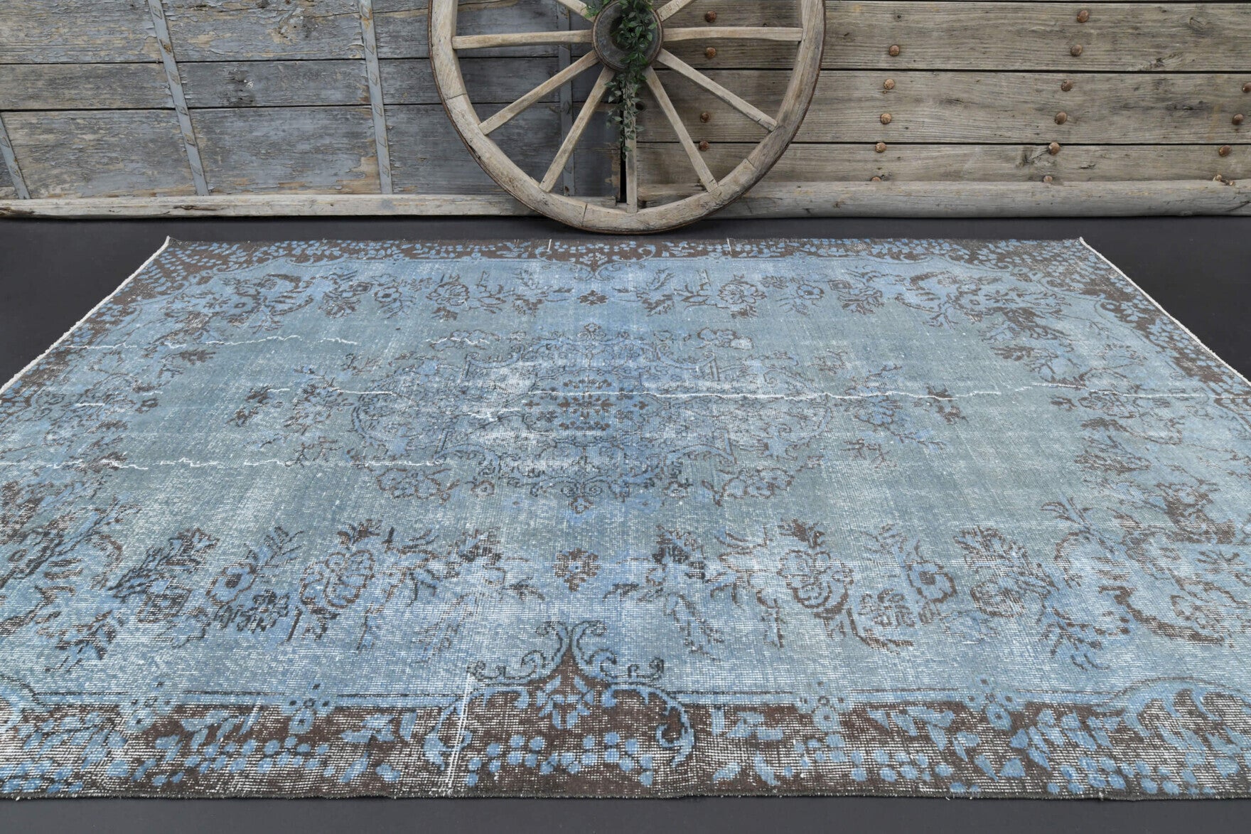 Fundasema – vintage oriental rug for living room or bedroom, 6'4" x 9'6" (193x290 cm)