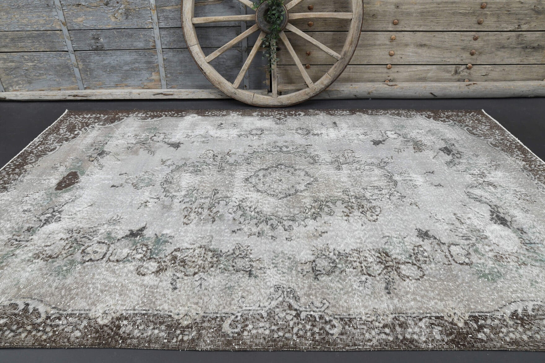 Authentic Anatolian vintage area rug (1970s) with oriental design – one-of-a-kind at Fame Rugs