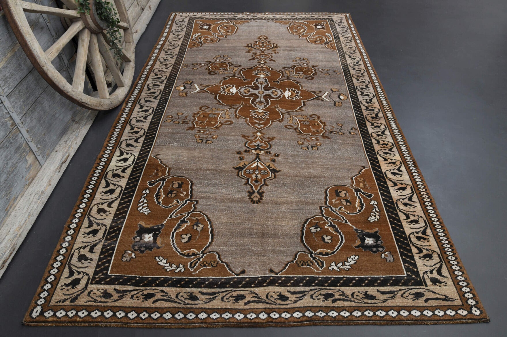 Brown Oushak Vintage Area Rug