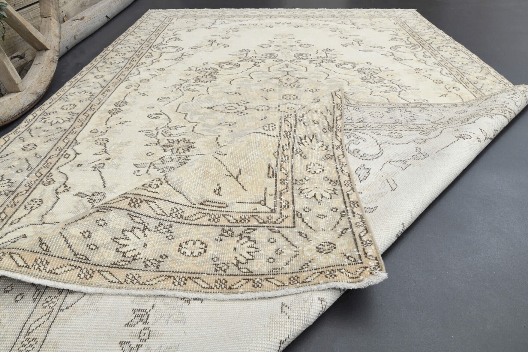 Firuzdil rug: 1970s handmade Anatolian rug with oriental motifs and cotton backing