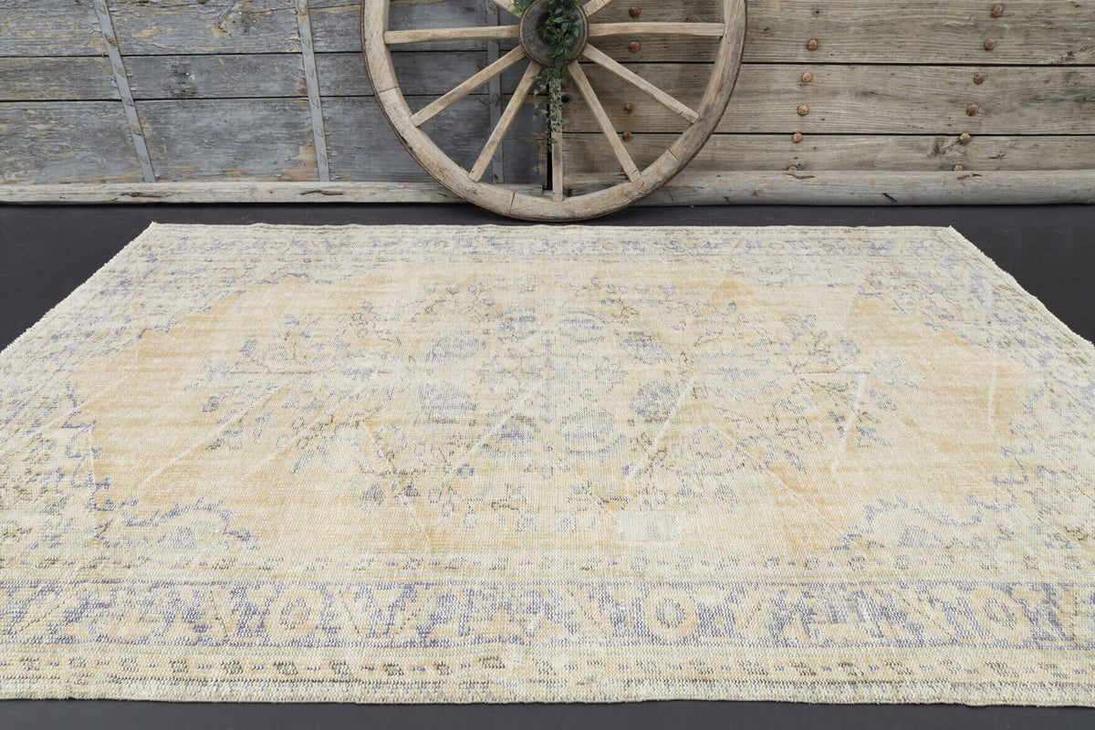 Authentic Anatolian vintage area rug (1940s) with oriental design – one-of-a-kind at Fame Rugs