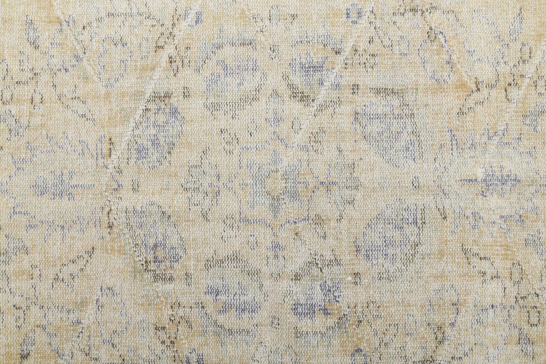 Semi-Antique Anatolian Area Rug from 1940's in wool – 1940s piece from Anatolia, Turkey | Fame Rugs