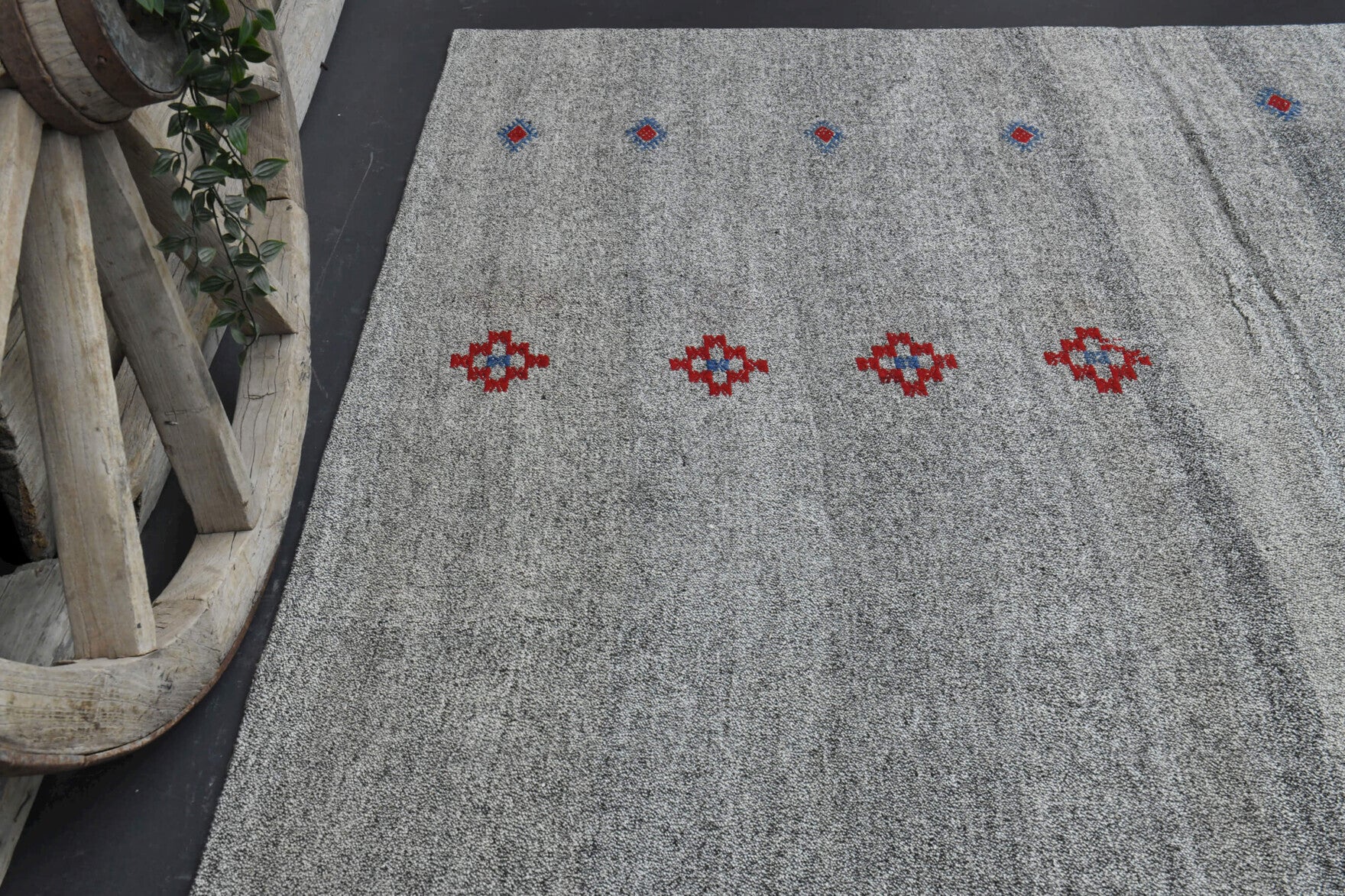 Authentic Anatolian vintage kilim rug (1960s) with dot design – one-of-a-kind at Fame Rugs