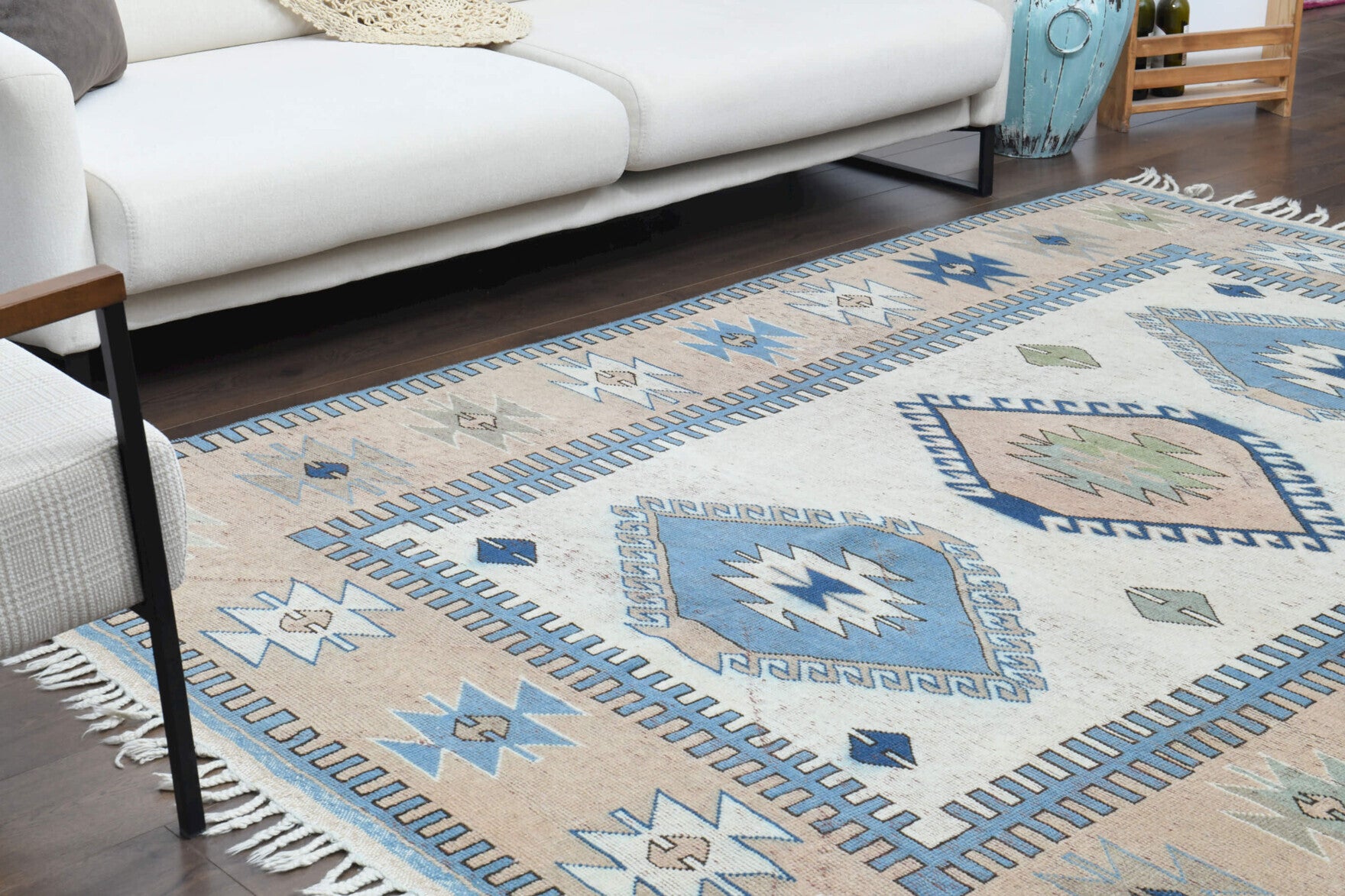 Authentic Anatolian vintage area rug (1970s) with oriental design – one-of-a-kind at Fame Rugs