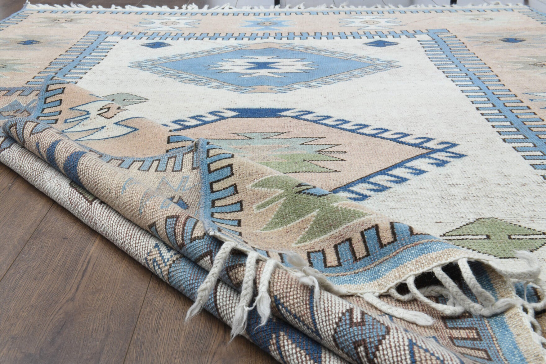 Eriksu – vintage oriental rug for living room or bedroom, 6'1" x 8'6" (185x259 cm)