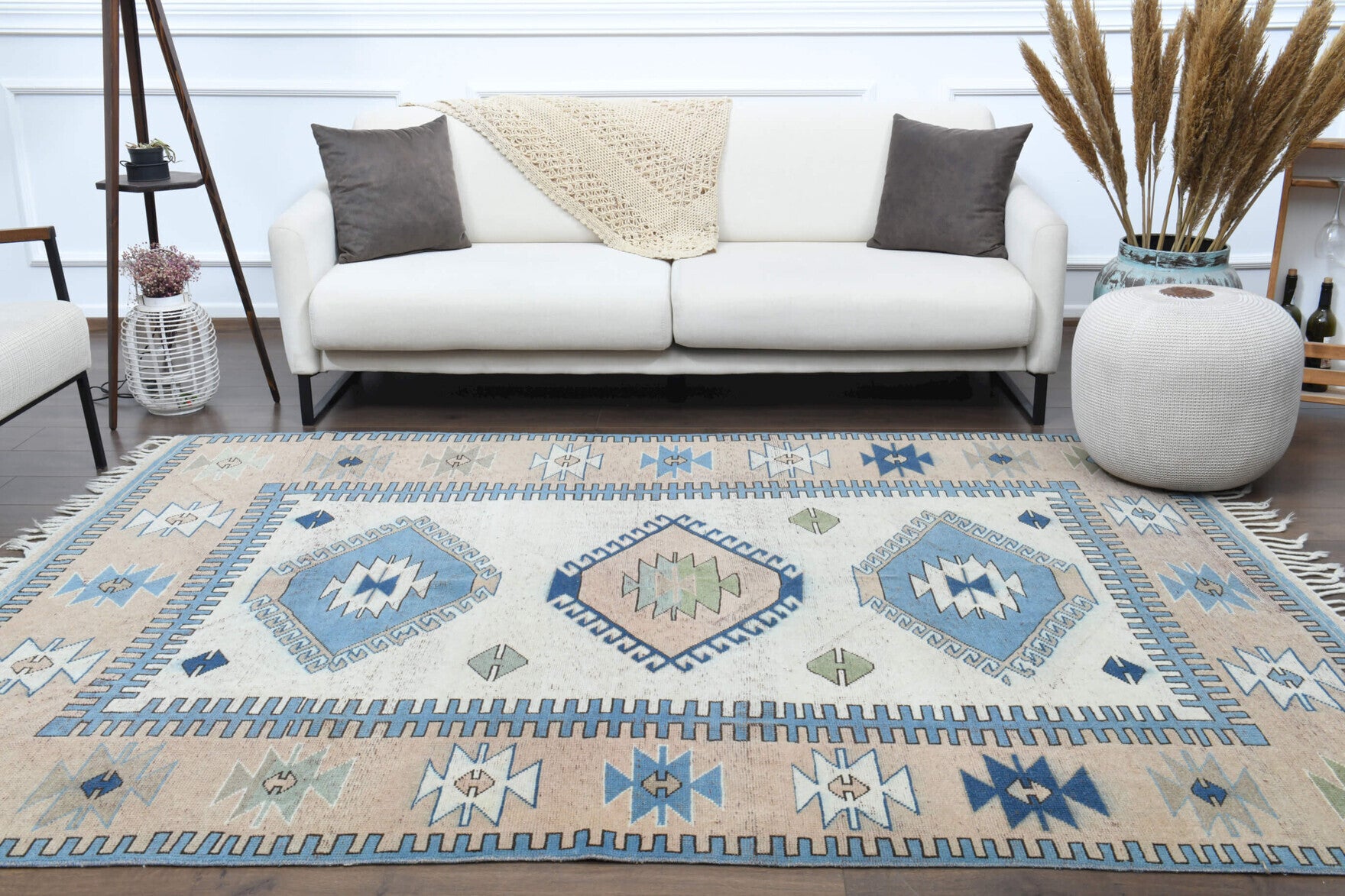 Handmade Milas Vintage Area Rug in wool – 1970s piece from Anatolia, Turkey | Fame Rugs