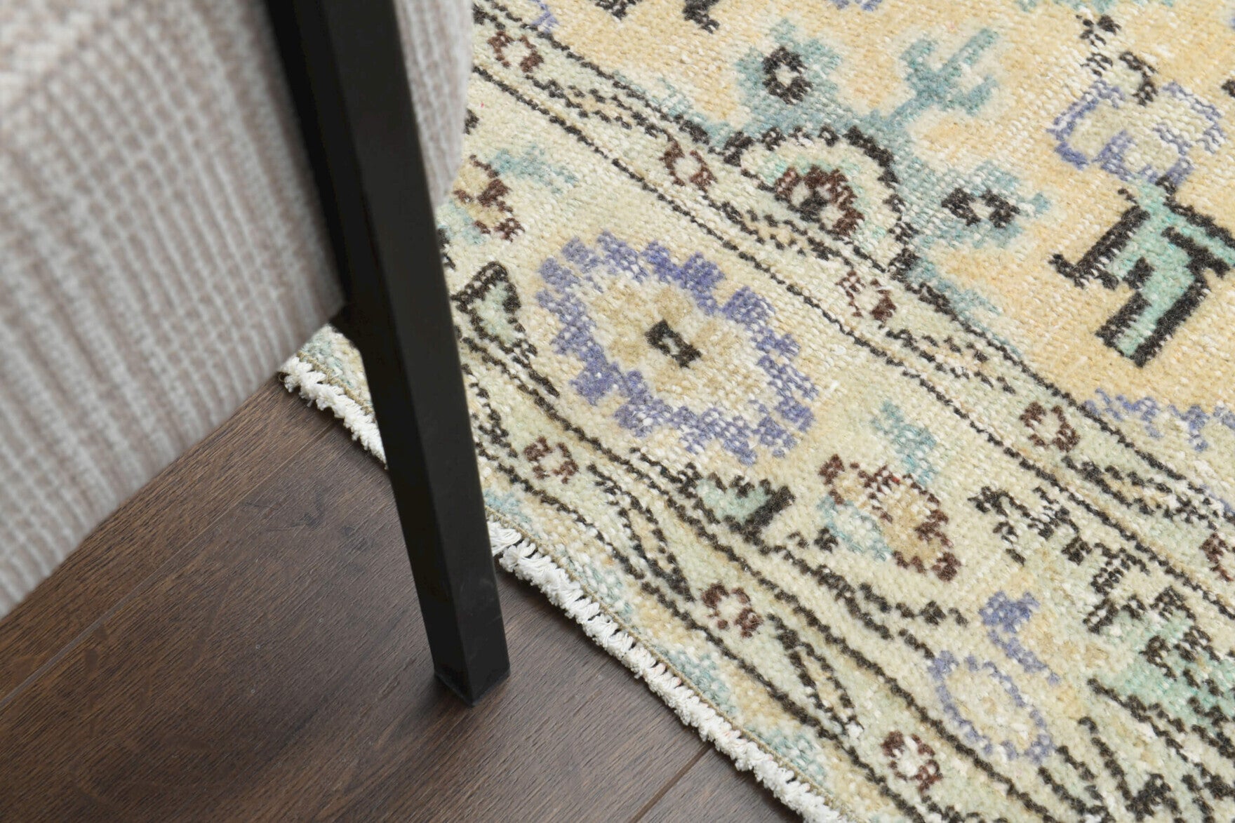 Authentic Anatolian vintage area rug (1970s) with floral design – one-of-a-kind at Fame Rugs