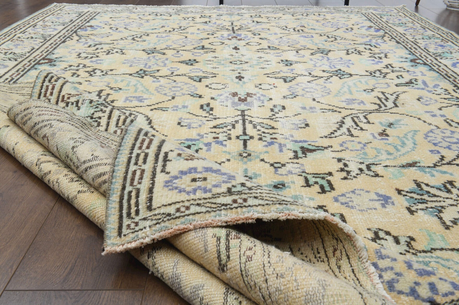 Elpigena – vintage floral rug for living room or bedroom, 6'1" x 9'2" (185x279 cm)