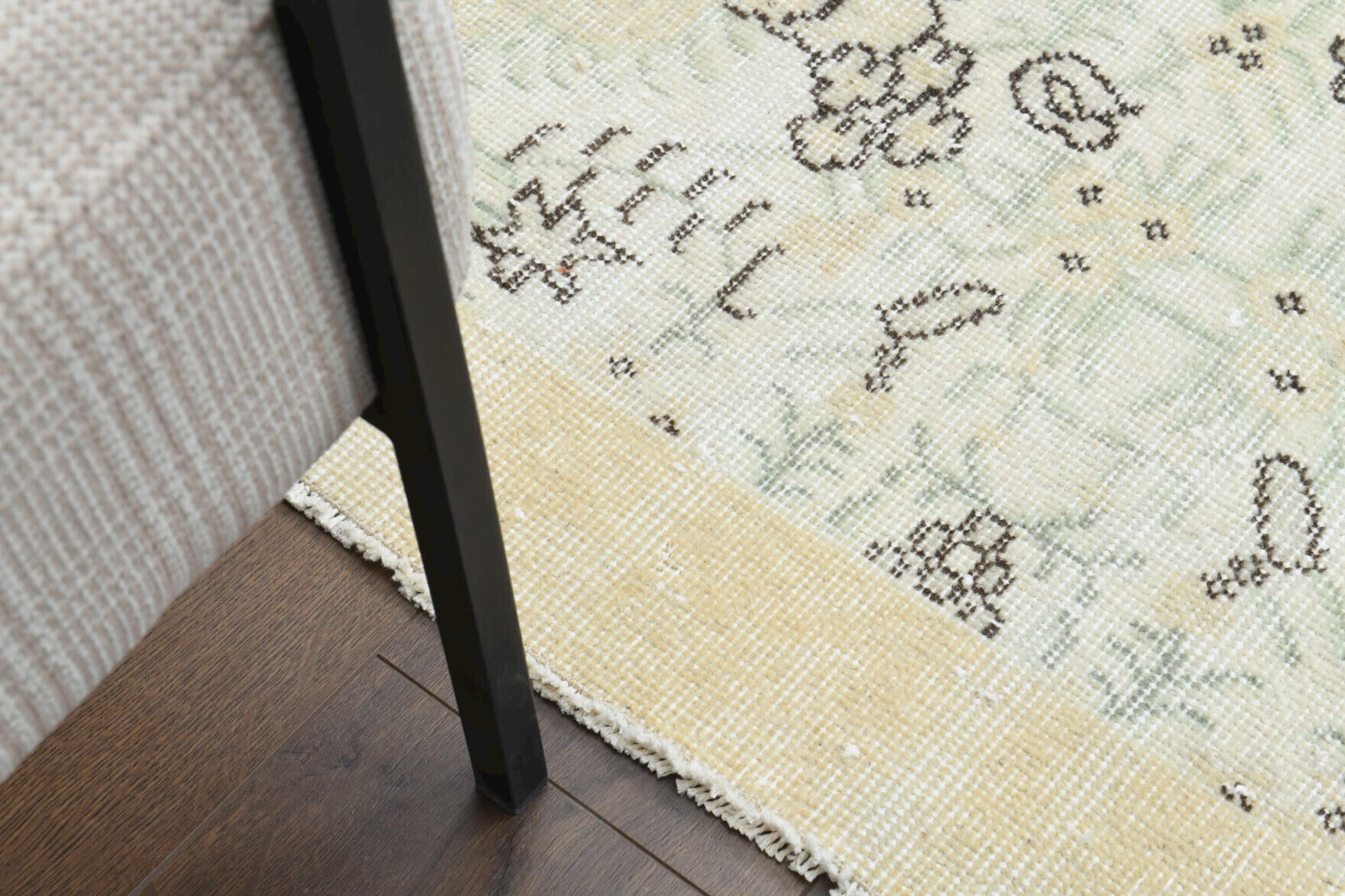 Authentic Anatolian vintage area rug (1970s) with oriental design – one-of-a-kind at Fame Rugs