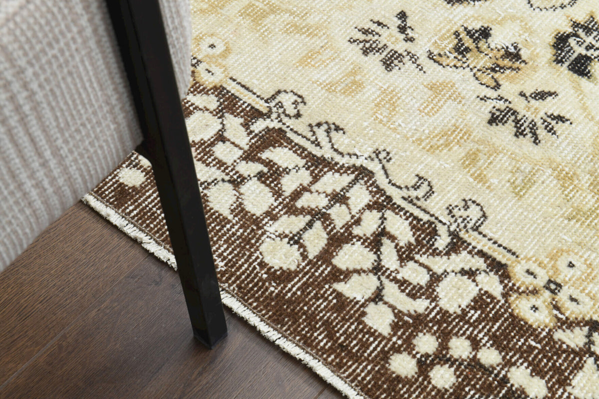 Authentic Anatolian vintage area rug (1970s) with oriental design – one-of-a-kind at Fame Rugs