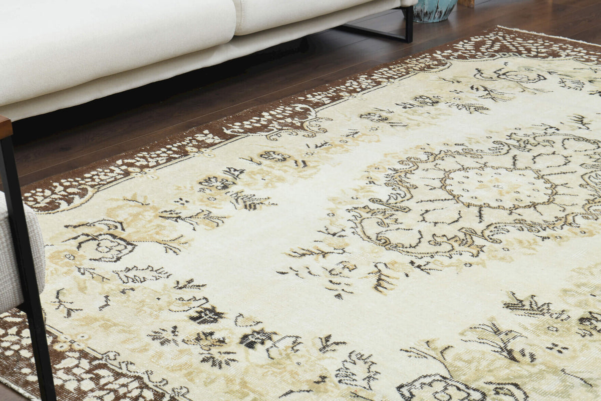 Handmade wool rug from Anatolia, Turkey – Handmade Vintage Rug 6'2" x 9'3"