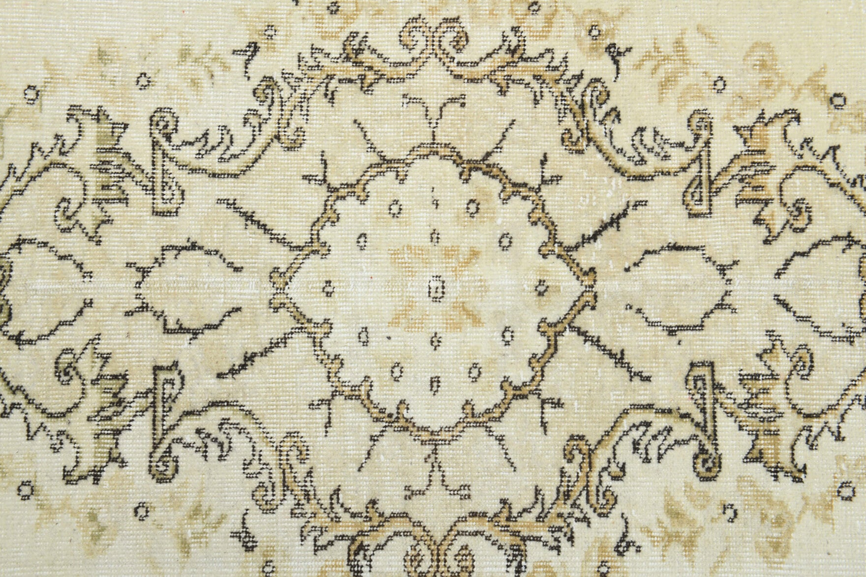 Elmaspare – vintage oriental rug for living room or bedroom, 6'2" x 9'3" (187x281 cm)