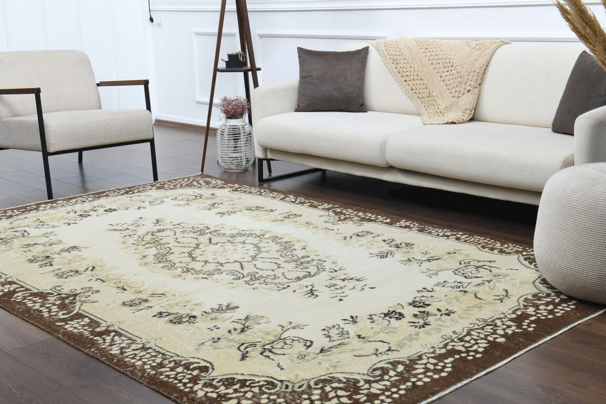 Hand-crafted Anatolian vintage rug Elmaspare in wool, 1970s
