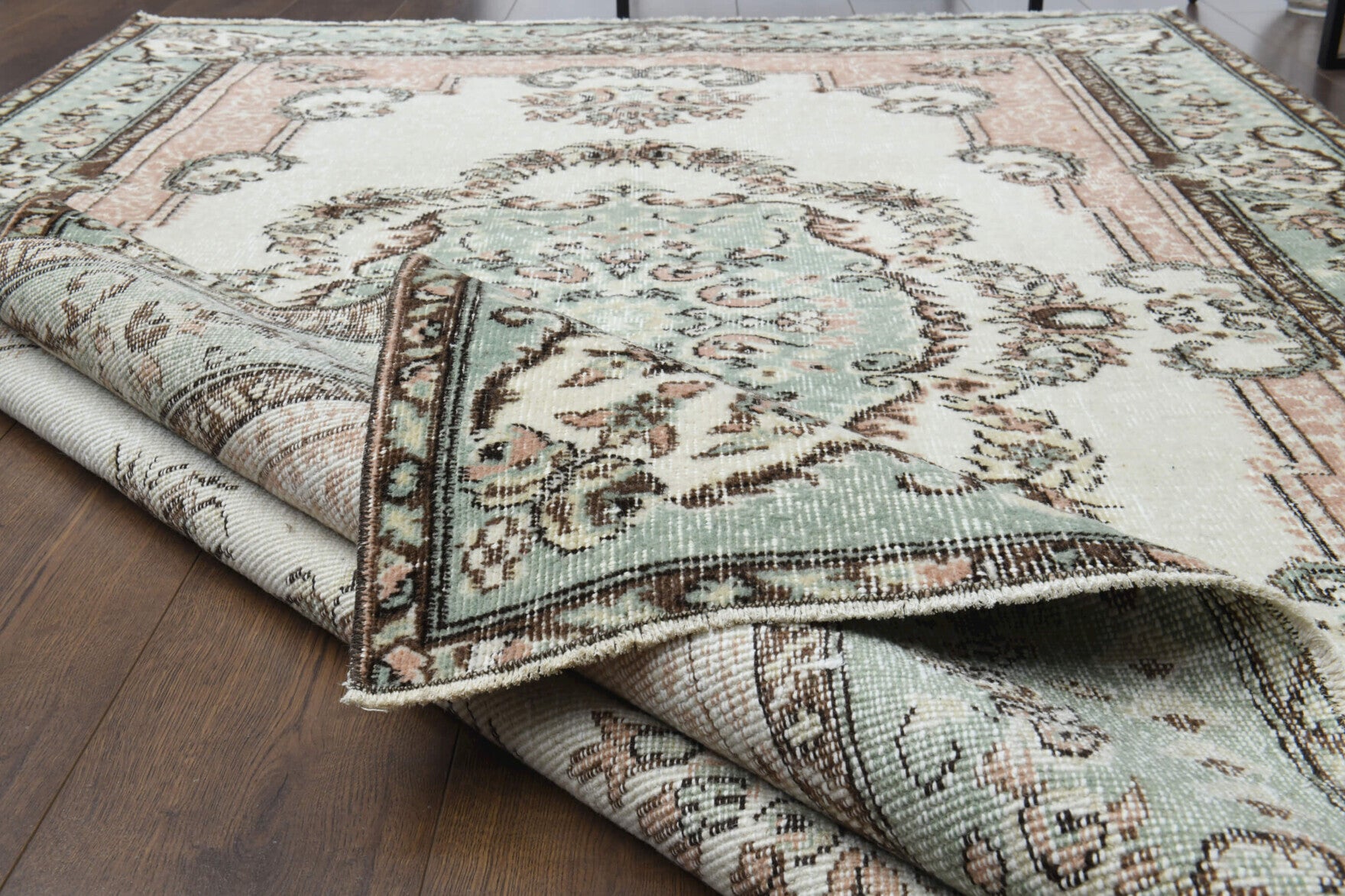 Handmade wool rug from Anatolia, Turkey – Handmade Medallion Area Anatolian Rug 5'7" x 8'11"