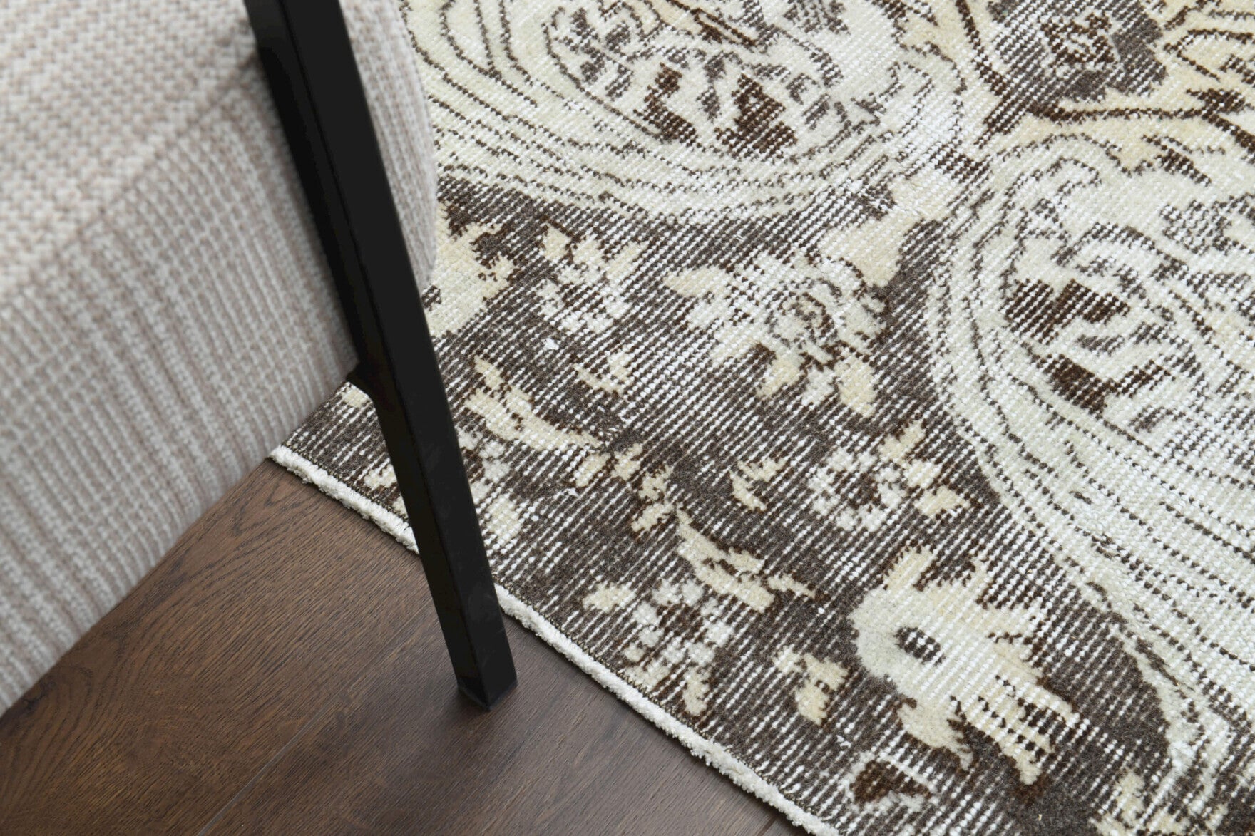Authentic Anatolian vintage area rug (1970s) with oriental design – one-of-a-kind at Fame Rugs