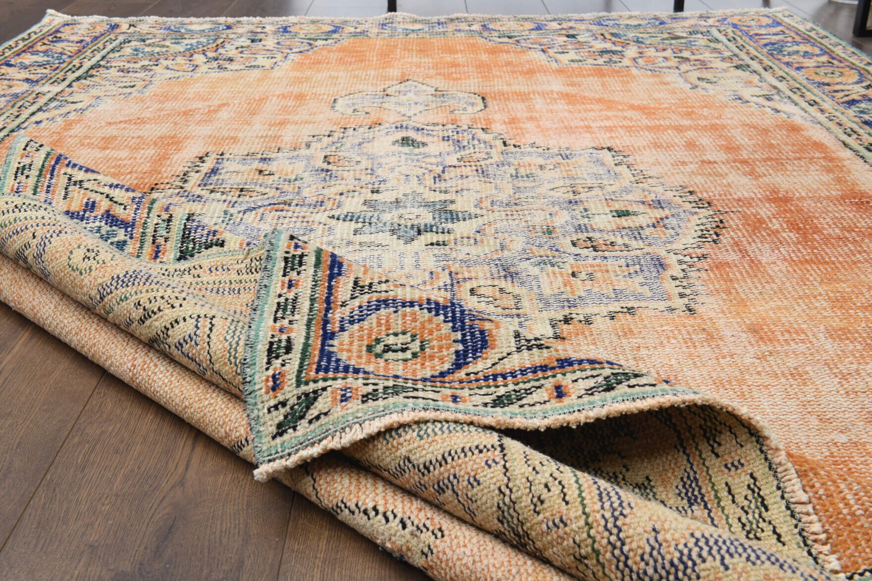 Elifbahar – vintage oriental rug for living room or bedroom, 5'7" x 8'5" (170x257 cm)