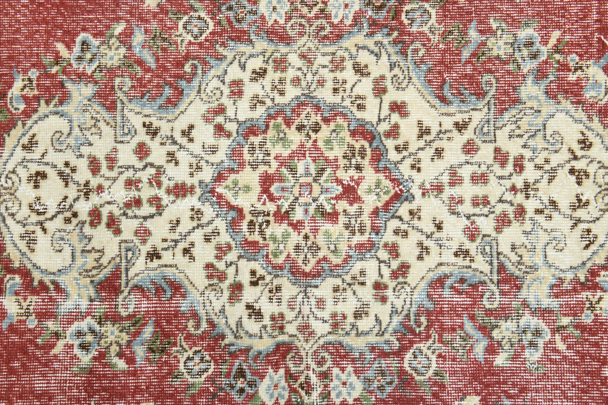 Ecekusa rug: 1970s handmade Anatolian rug with oriental motifs and cotton backing